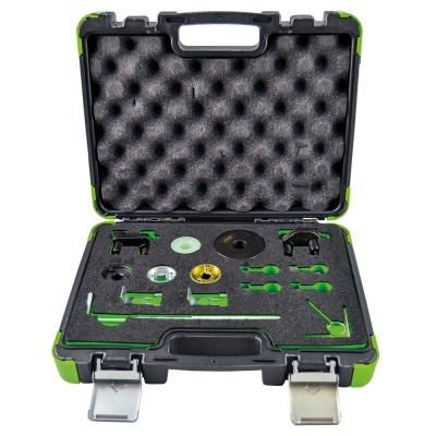 Estojo de ferramentas preto e verde com ferramentas internas em espuma