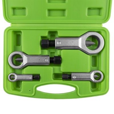 Conjunto de quatro ferramentas metálicas em caixa verde