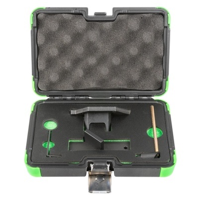 Estojo preto e verde com ferramental protegido por espuma preta