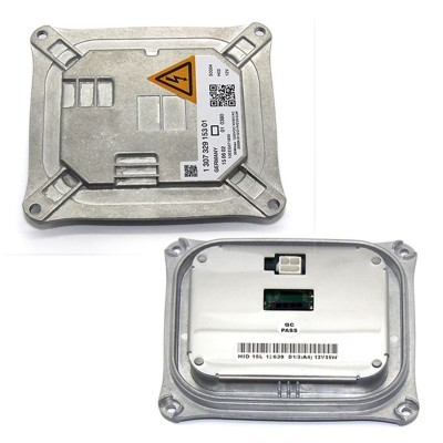 Dois módulos eletrónicos metálicos retangulares com etiquetas e símbolo de alta tensão