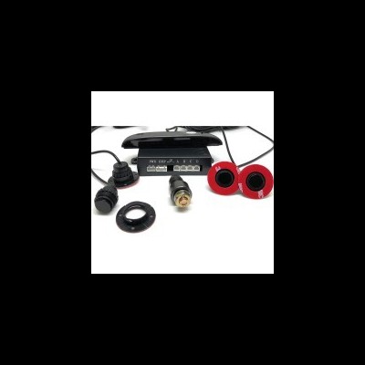 Conjunto de acessórios eletrónicos com botões vermelhos e dispositivo preto sobre fundo branco