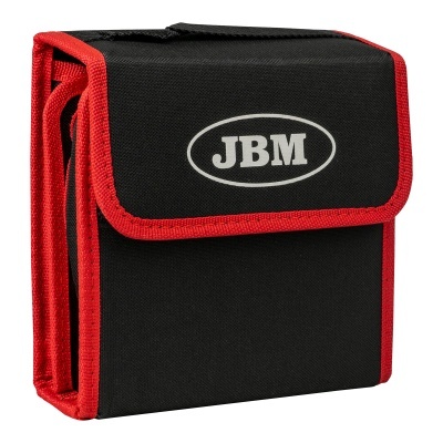 Bolsa preta com bordas vermelhas e logo JBM