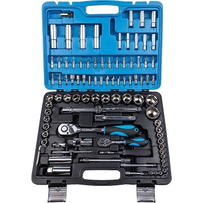 Conjunto de ferramentas com chaves de catraca e soquetes num estojo plástico