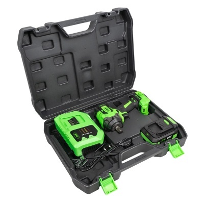 Conjunto de ferramentas elétricas em estojo preto e verde