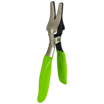 Alicate com cabo verde e parte metálica