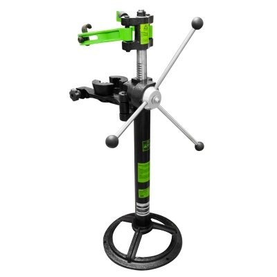 Suporte para bicicleta preto e verde com base circular e manípulos metálicos.