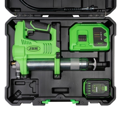 Máquina elétrica verde JBM para aplicar massa com bateria e carregador numa mala preta