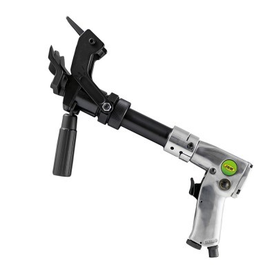 Ferramenta pneumática preta e prateada em fundo branco