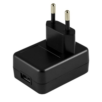 Carregador de parede preto com porta USB e plugue europeu