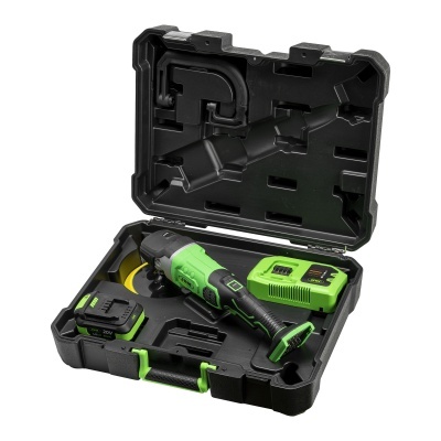 Conjunto de ferramenta elétrica verde e preta em estojo preto aberto