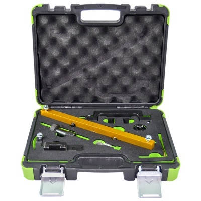 Estojo rígido com ferramentas e nível amarelo