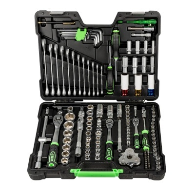 Conjunto de ferramentas organizadas em estojo preto com detalhes verdes