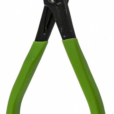 Alicate com cabo verde e parte metálica preta