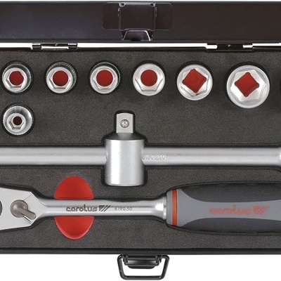 Conjunto de ferramentas Carotex com catraca e soquetes em caixa preta.