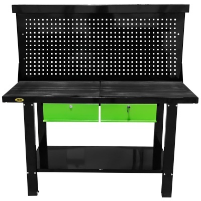 Bancada de trabalho preta com painel perfurado e gavetas verdes