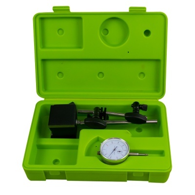 Estojo verde com relógio comparador analógico e suporte metálico