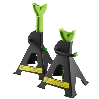 Par de macacos hidráulicos preto e verde com etiquetas amarelas