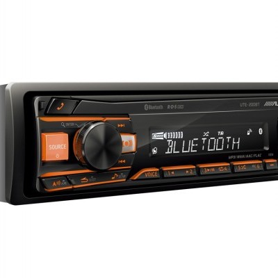 Aparelho de som para carro Alpine UTE-72BT com visor digital e botões laranja e preto