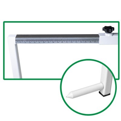 Régua metálica com escala métrica em estrutura branca e botão de aperto preto