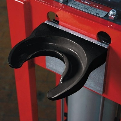 Suporte de polimento preto em máquina vermelha para polimento de chão