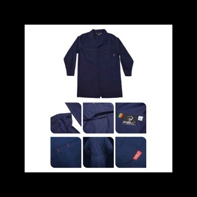 Casaco de trabalho azul escuro com vários detalhes e etiquetas visíveis.