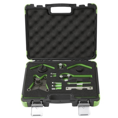 Conjunto de ferramentas em estojo preto com interior de espuma e bordas verdes