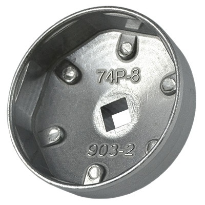 Ferramenta metálica redonda prateada com marcações e buraco quadrado no centro