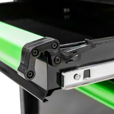 Gaveta metálica preta com suporte plástico preto e fundo verde