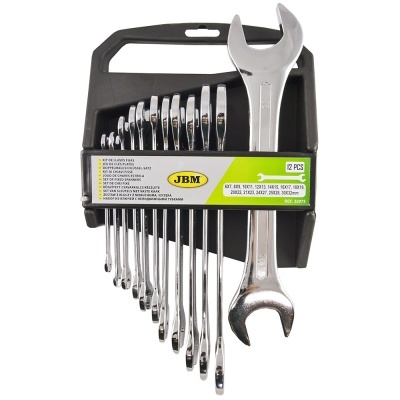 Conjunto de 12 chaves de boca e estrela em suporte preto com etiqueta JBM