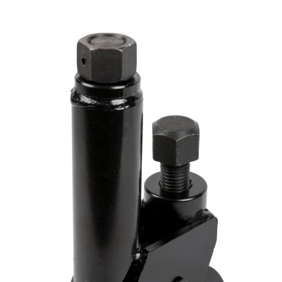 Peças metálicas pretas com porcas hexagonais e acabamento brilhante