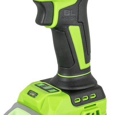 Aparafusadora sem fios verde e preta JBM com bateria 20V 4.0AH.