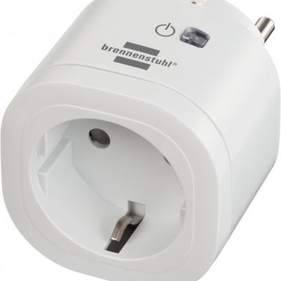 Tomada elétrica branca padrão europeu com botão e luz indicadora