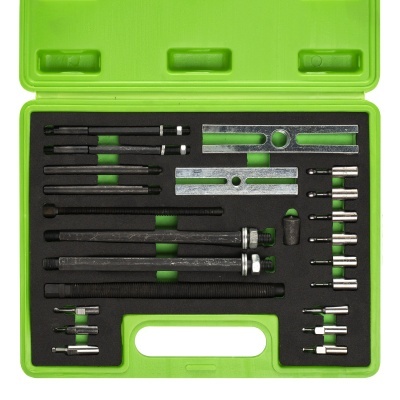 Caixa verde com conjunto de ferramentas ordenadas em espuma preta