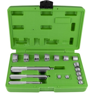 Conjunto de ferramentas em caixa verde com soquetes e adaptadores de metal cromado