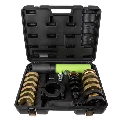 Conjunto de ferramentas mecânicas organizadas em estojo preto aberto