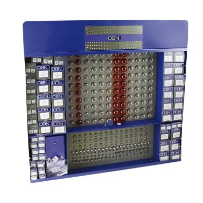 Painel azul para exposição de stoperes metálicos coloridos