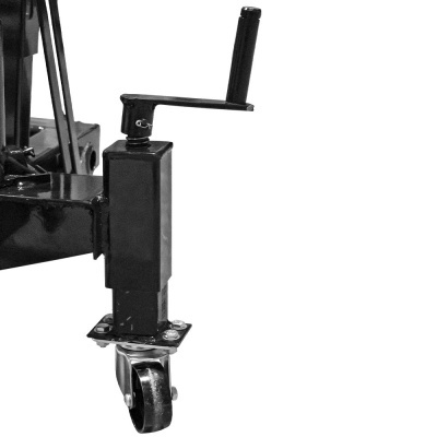 Estrutura metálica preta com roda giratória e alavanca manual