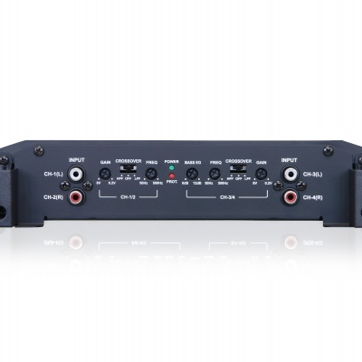 amplificador de som preto com botões e entradas RCA