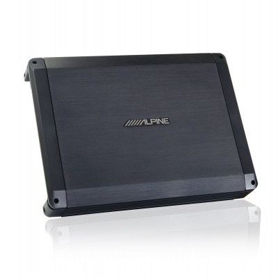 Amplificador ALPINE preto sobre fundo branco