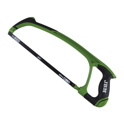 Serrote de armação verde e preto com lâmina metálica fina e texto JBM