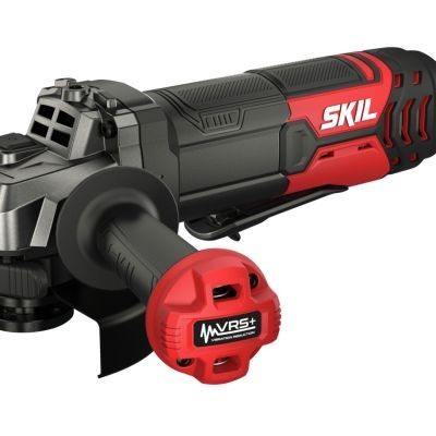 Esmerilhadora SKIL preta e vermelha com punho lateral vermelho e cabo preto
