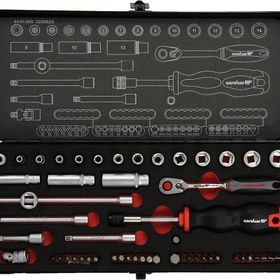 Conjunto de ferramentas em estojo preto com chaves de caixa e soquetes