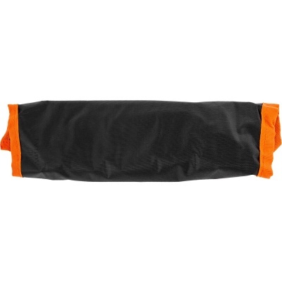 Faixa tubular preta com bordas laranja em fundo branco