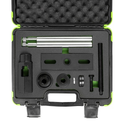 Conjunto de ferramentas metálicas e acessórios num estojo preto com espuma e detalhes verdes