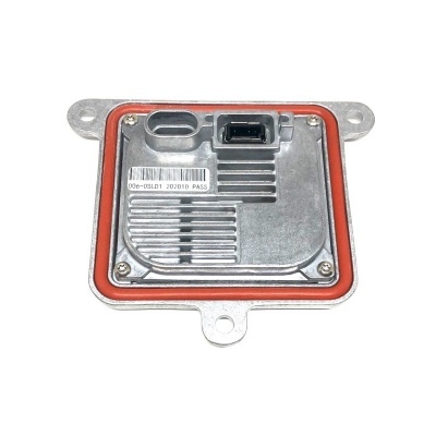 módulo eletrónico metálico retangular com vedante vermelho e etiqueta com código de barras