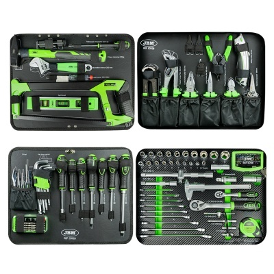 Conjunto de ferramentas JBM com cabos verde e preto organizados em suportes pretos