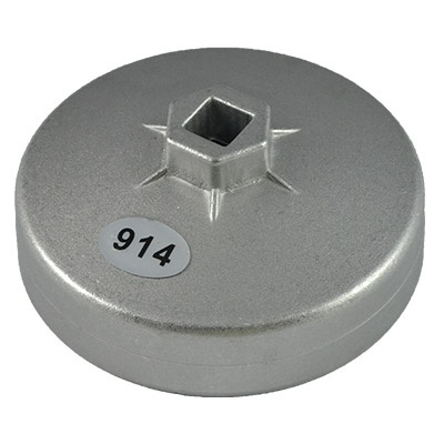 Tampa metálica redonda prateada com quadrado central e etiqueta 914
