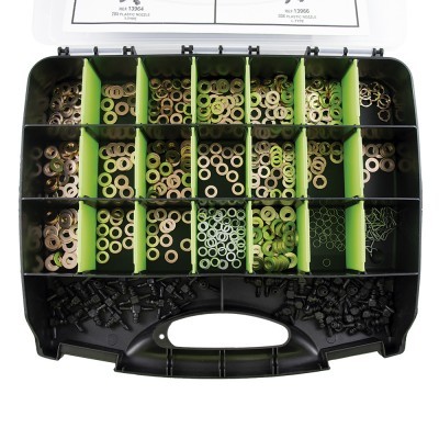 Estojo preto com arruelas metálicas e parafusos pretos