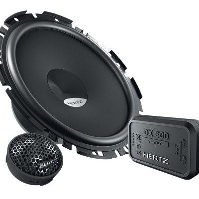 Sistema de áudio com altifalante, tweeter e módulo retangular preto com texto DX 300 2-WAY HERTZ