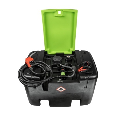 Depósito portátil preto com tampa verde, mangueiras e símbolo de perigo de fogo